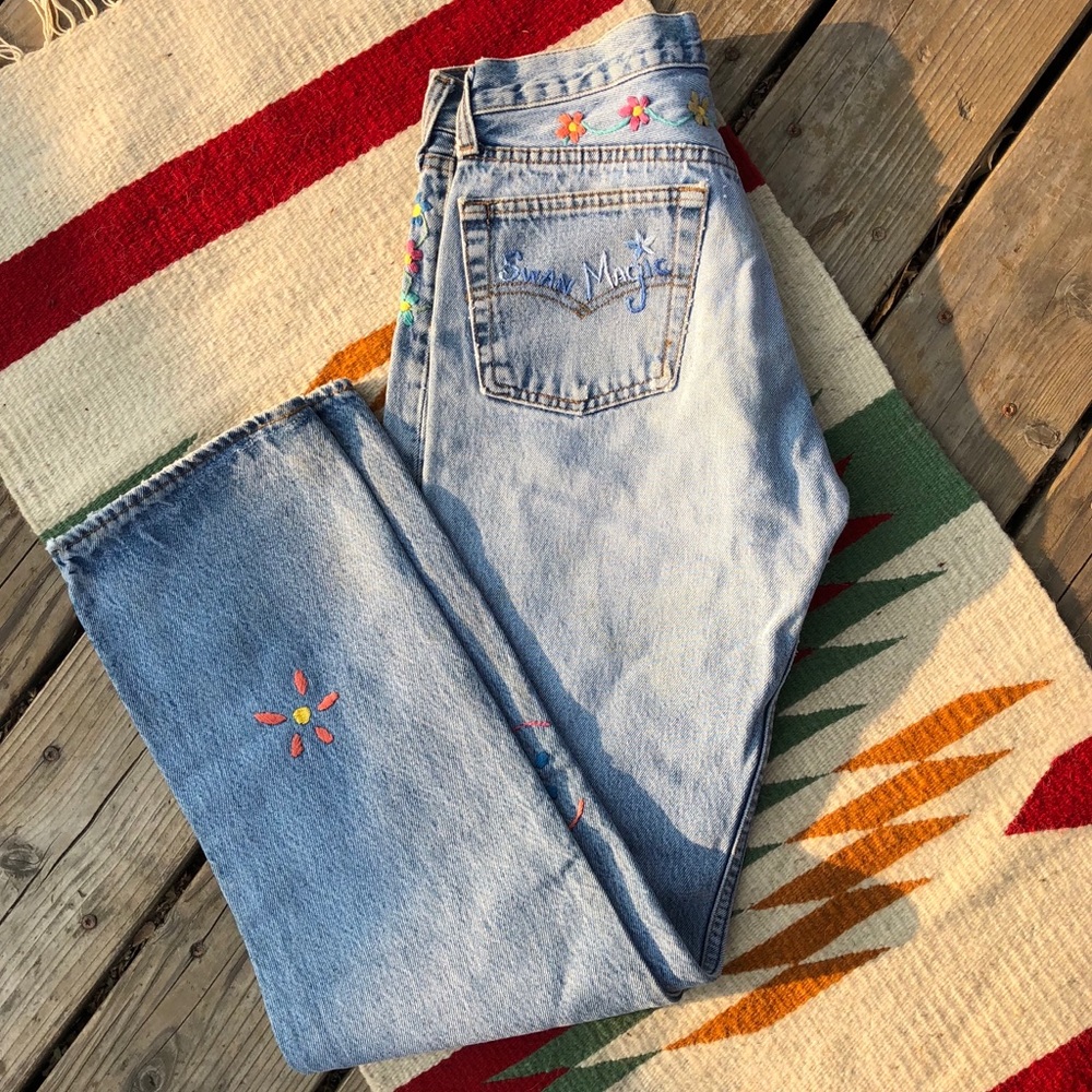 Cute Embroidered Vintage Levi’s Button Fly